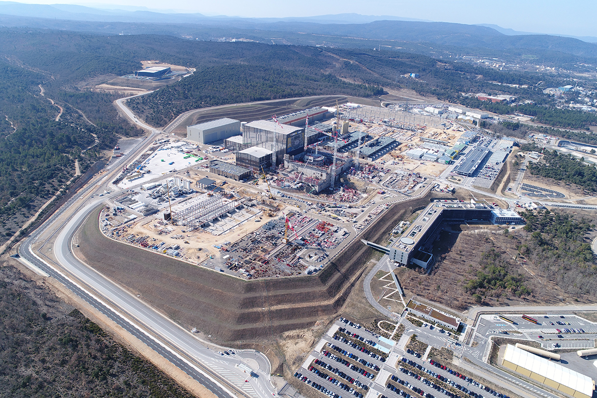 Luftaufnahme des ITER-Geländes während der Bauphase 2018